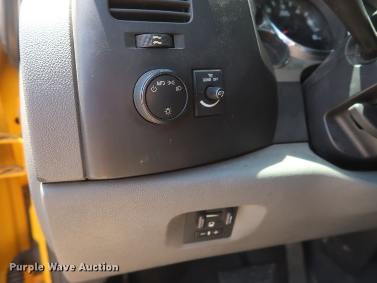 image for item HT9564 2012 Chevrolet Silverado 2500HD  utility bed pickup truck