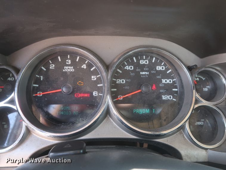 image for item HT9564 2012 Chevrolet Silverado 2500HD  utility bed pickup truck