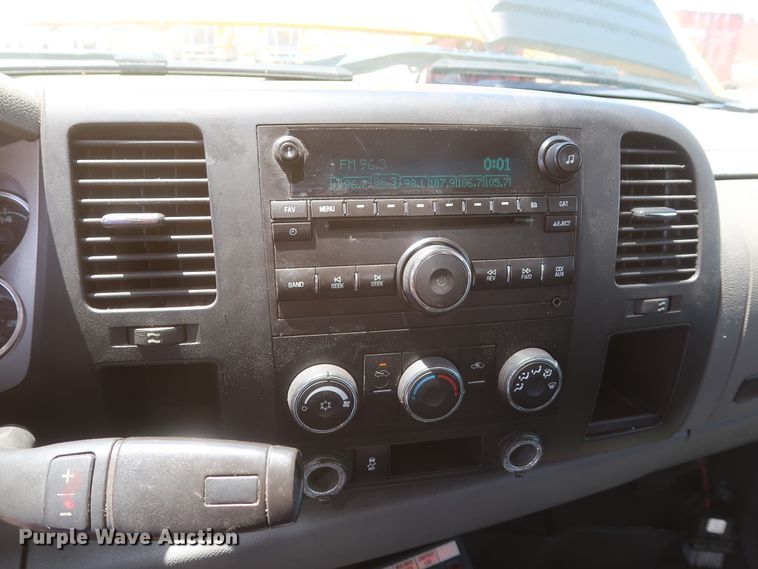 image for item HT9564 2012 Chevrolet Silverado 2500HD  utility bed pickup truck