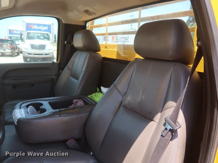 image for item HT9564 2012 Chevrolet Silverado 2500HD  utility bed pickup truck