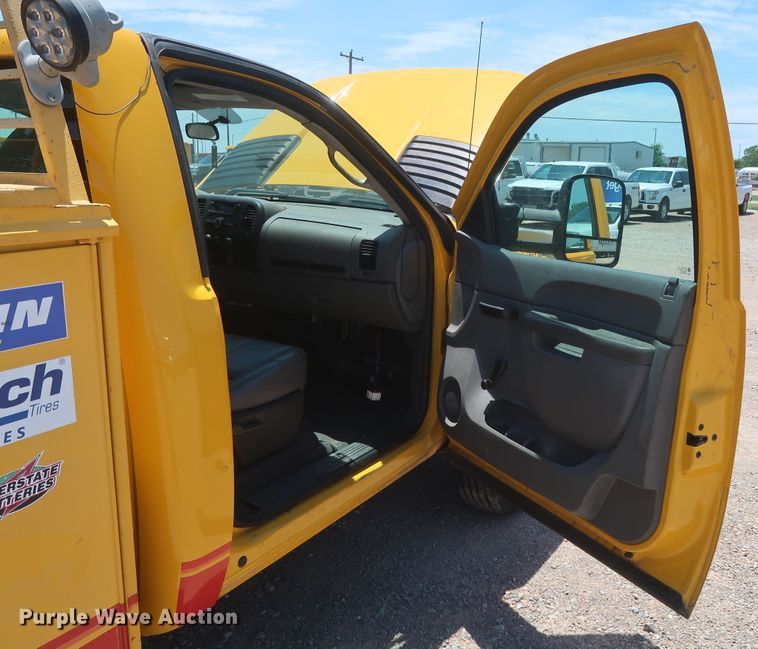 image for item HT9564 2012 Chevrolet Silverado 2500HD  utility bed pickup truck