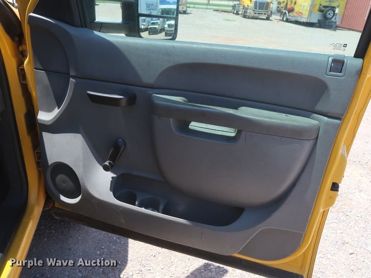 image for item HT9564 2012 Chevrolet Silverado 2500HD  utility bed pickup truck