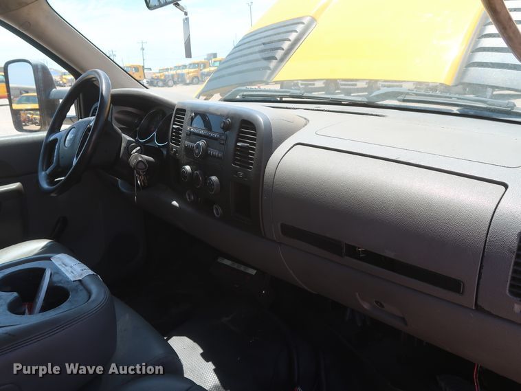 image for item HT9564 2012 Chevrolet Silverado 2500HD  utility bed pickup truck