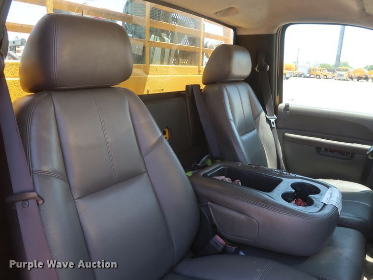 image for item HT9564 2012 Chevrolet Silverado 2500HD  utility bed pickup truck