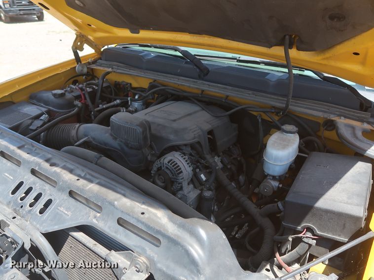 image for item HT9564 2012 Chevrolet Silverado 2500HD  utility bed pickup truck