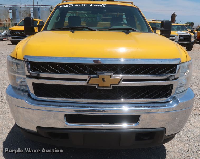 image for item HT9564 2012 Chevrolet Silverado 2500HD  utility bed pickup truck