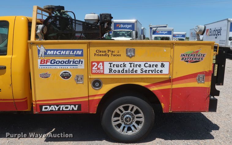 image for item HT9564 2012 Chevrolet Silverado 2500HD  utility bed pickup truck