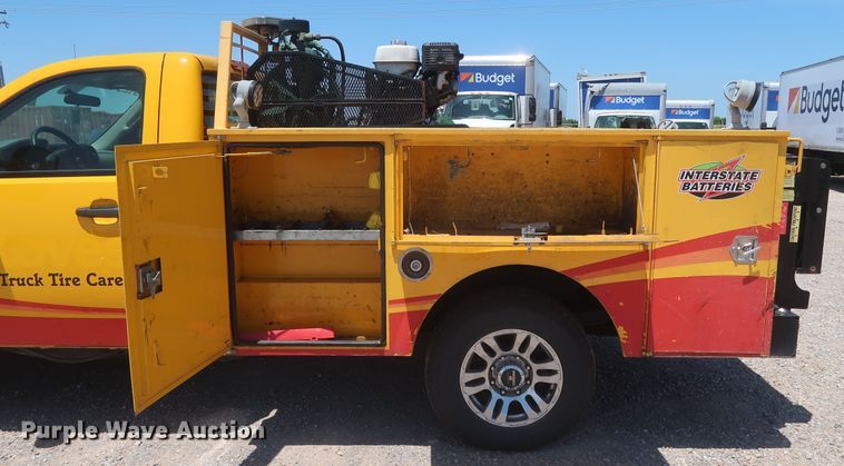 image for item HT9564 2012 Chevrolet Silverado 2500HD  utility bed pickup truck