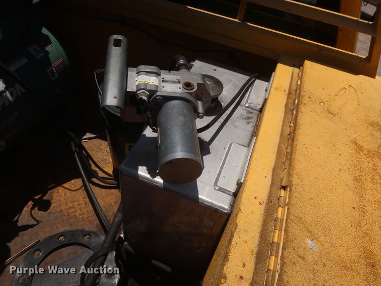 image for item HT9564 2012 Chevrolet Silverado 2500HD  utility bed pickup truck