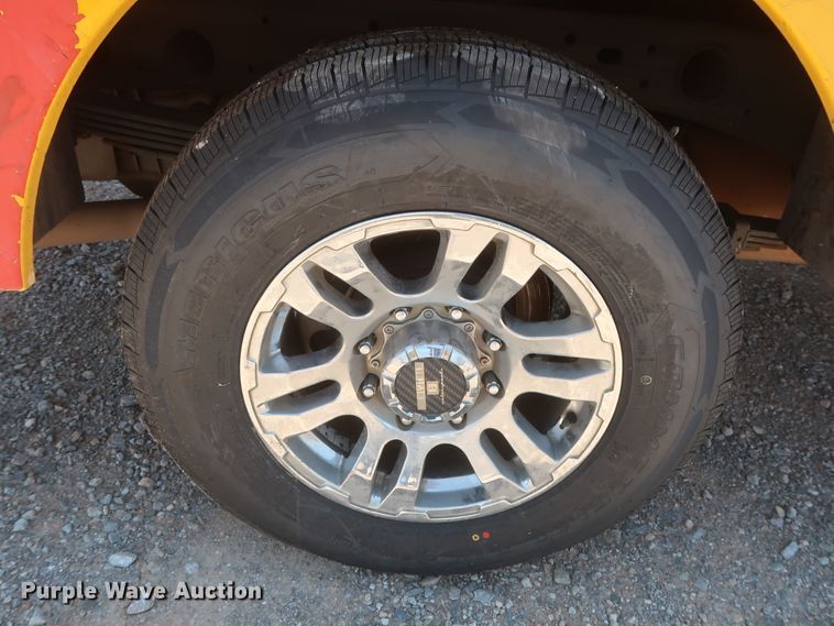 image for item HT9564 2012 Chevrolet Silverado 2500HD  utility bed pickup truck