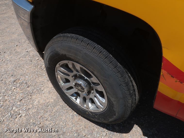 image for item HT9564 2012 Chevrolet Silverado 2500HD  utility bed pickup truck