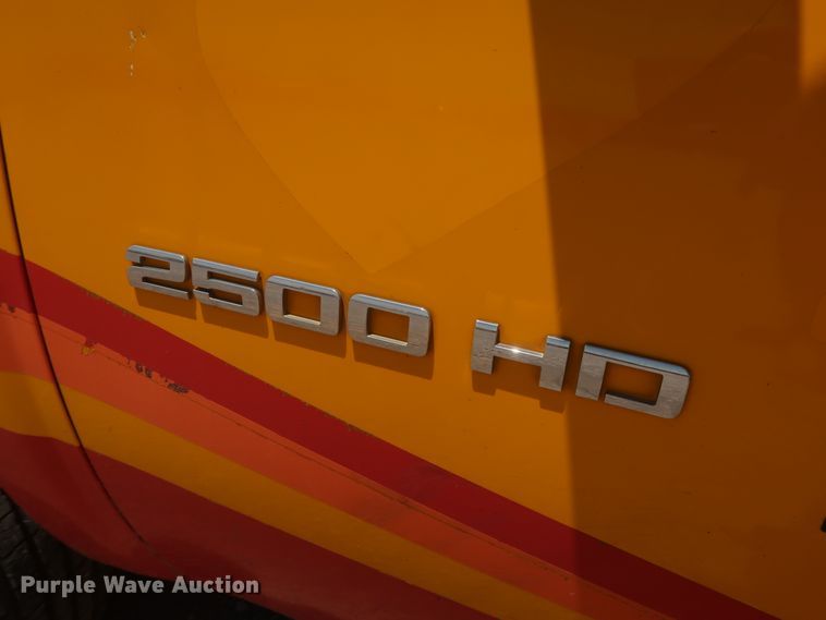 image for item HT9564 2012 Chevrolet Silverado 2500HD  utility bed pickup truck