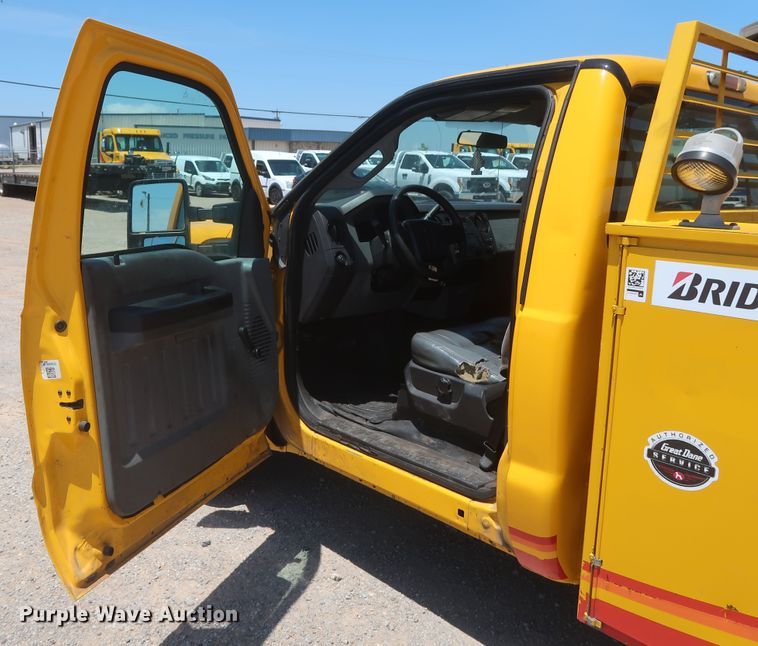 image for item HT9565 2015 Ford F350 Super Duty XL  utility bed pickup truck