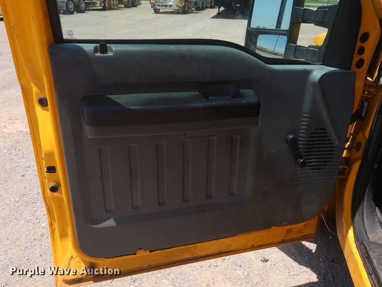 image for item HT9565 2015 Ford F350 Super Duty XL  utility bed pickup truck