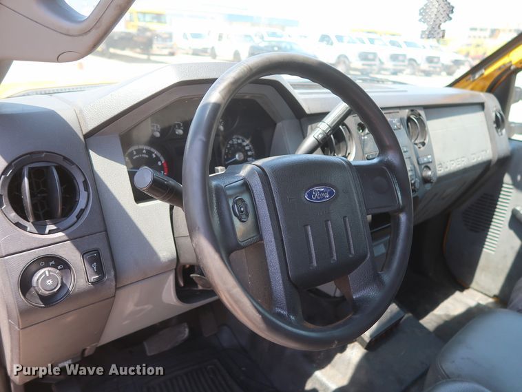 image for item HT9565 2015 Ford F350 Super Duty XL  utility bed pickup truck