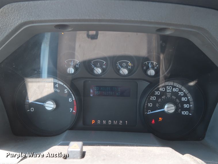 image for item HT9565 2015 Ford F350 Super Duty XL  utility bed pickup truck