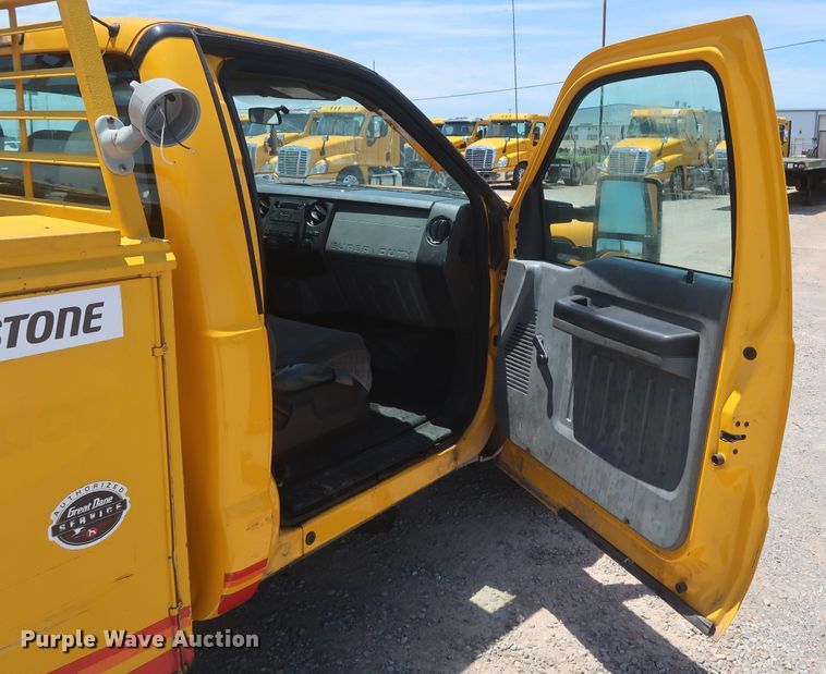 image for item HT9565 2015 Ford F350 Super Duty XL  utility bed pickup truck