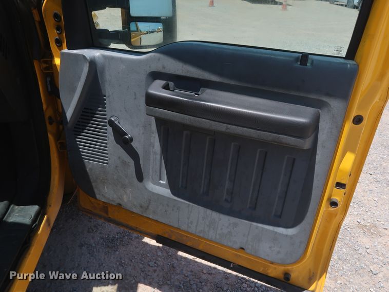 image for item HT9565 2015 Ford F350 Super Duty XL  utility bed pickup truck