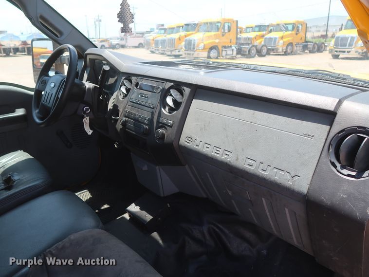 image for item HT9565 2015 Ford F350 Super Duty XL  utility bed pickup truck