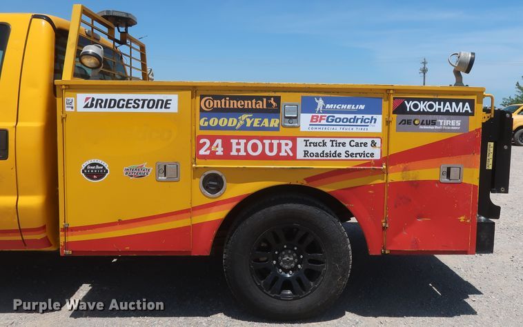 image for item HT9565 2015 Ford F350 Super Duty XL  utility bed pickup truck