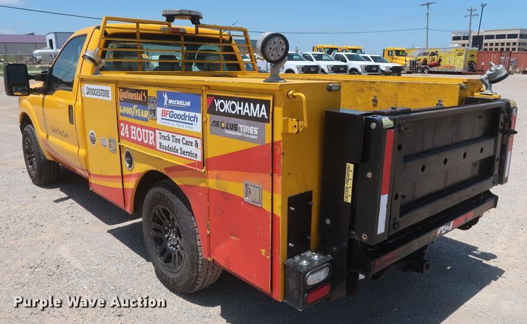 image for item HT9565 2015 Ford F350 Super Duty XL  utility bed pickup truck