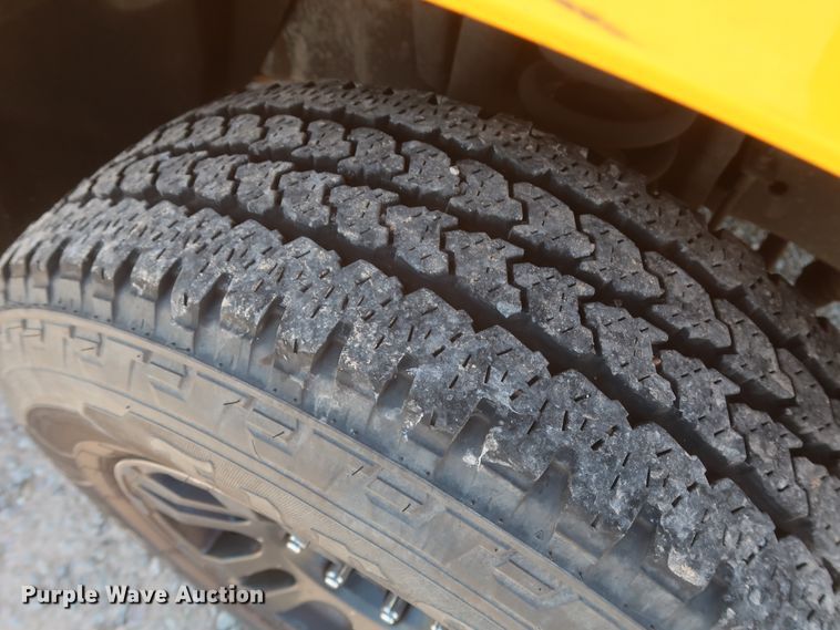 image for item HT9565 2015 Ford F350 Super Duty XL  utility bed pickup truck