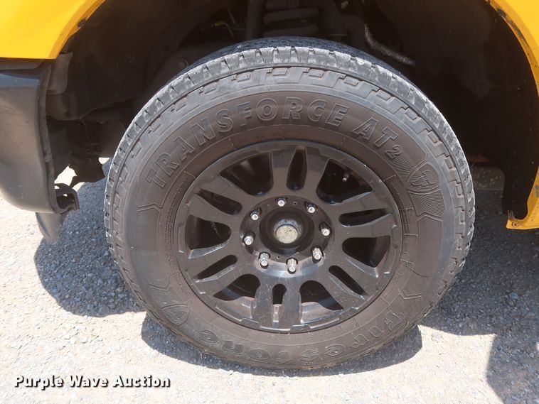 image for item HT9565 2015 Ford F350 Super Duty XL  utility bed pickup truck