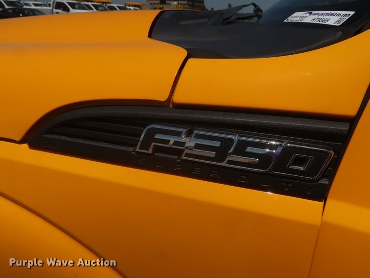 image for item HT9565 2015 Ford F350 Super Duty XL  utility bed pickup truck