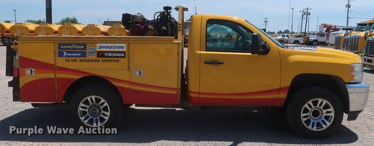 image for item HT9566 2014 Chevrolet Silverado 3500HD  utility bed pickup truck