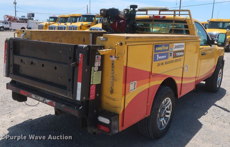 image for item HT9566 2014 Chevrolet Silverado 3500HD  utility bed pickup truck