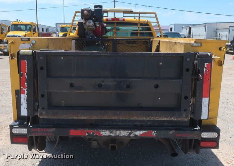 image for item HT9566 2014 Chevrolet Silverado 3500HD  utility bed pickup truck