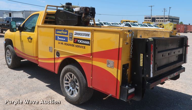 image for item HT9566 2014 Chevrolet Silverado 3500HD  utility bed pickup truck