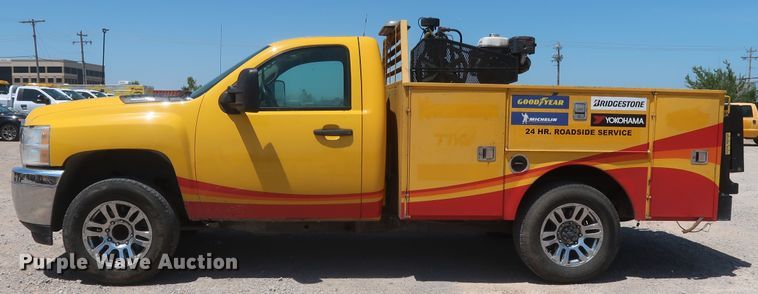 image for item HT9566 2014 Chevrolet Silverado 3500HD  utility bed pickup truck