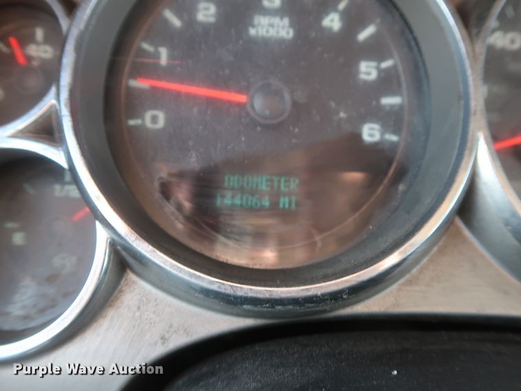 image for item HT9566 2014 Chevrolet Silverado 3500HD  utility bed pickup truck