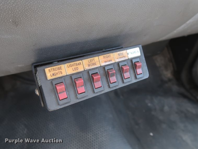 image for item HT9566 2014 Chevrolet Silverado 3500HD  utility bed pickup truck