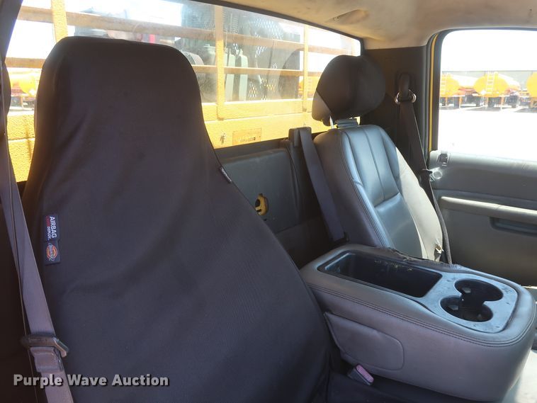 image for item HT9566 2014 Chevrolet Silverado 3500HD  utility bed pickup truck