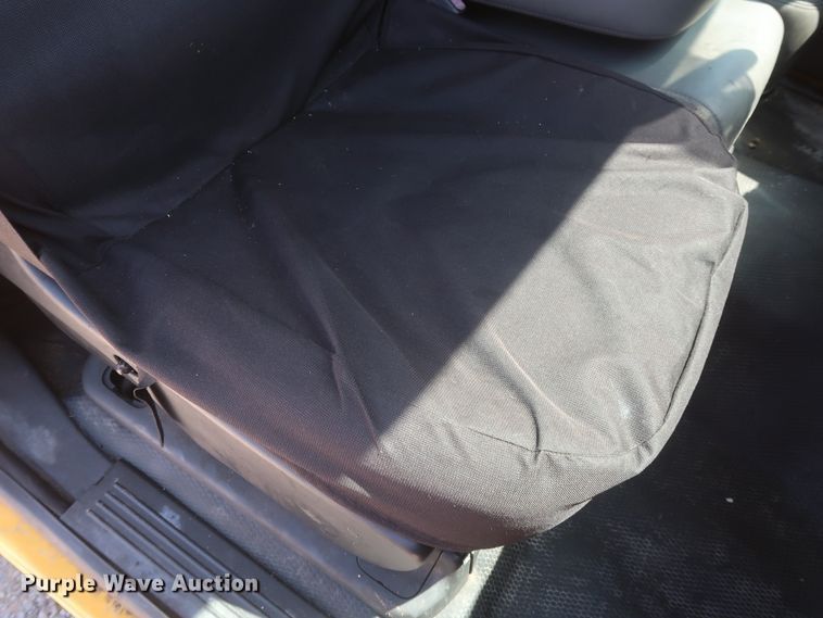 image for item HT9566 2014 Chevrolet Silverado 3500HD  utility bed pickup truck