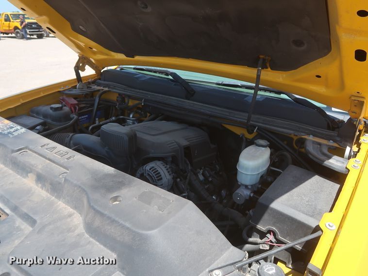 image for item HT9566 2014 Chevrolet Silverado 3500HD  utility bed pickup truck