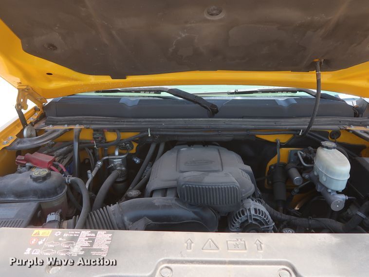 image for item HT9566 2014 Chevrolet Silverado 3500HD  utility bed pickup truck