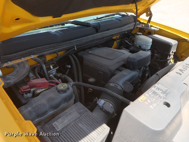 image for item HT9566 2014 Chevrolet Silverado 3500HD  utility bed pickup truck