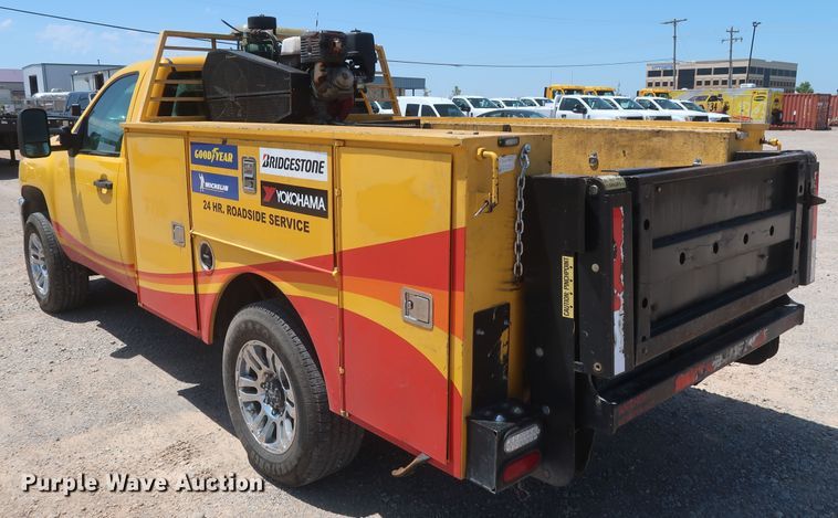 image for item HT9566 2014 Chevrolet Silverado 3500HD  utility bed pickup truck