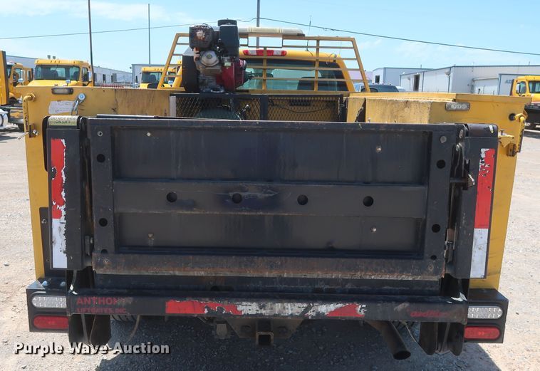 image for item HT9566 2014 Chevrolet Silverado 3500HD  utility bed pickup truck