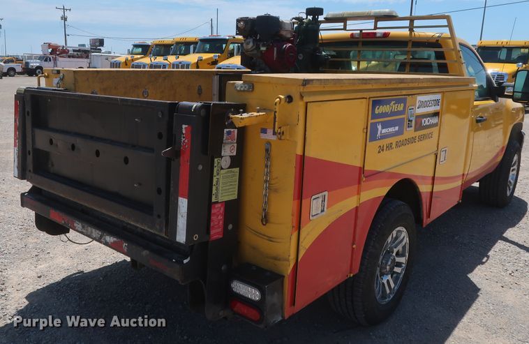 image for item HT9566 2014 Chevrolet Silverado 3500HD  utility bed pickup truck