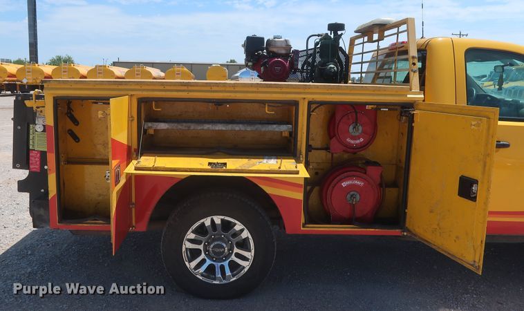 image for item HT9566 2014 Chevrolet Silverado 3500HD  utility bed pickup truck