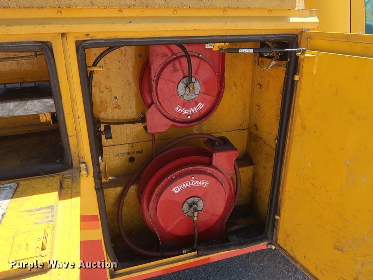 image for item HT9566 2014 Chevrolet Silverado 3500HD  utility bed pickup truck