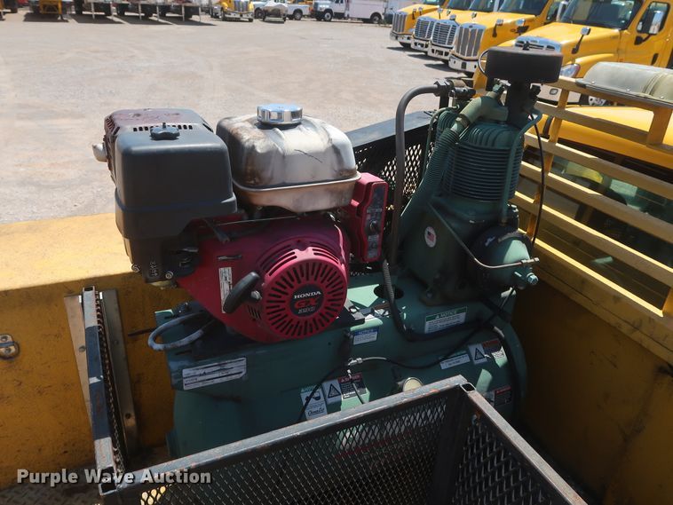 image for item HT9566 2014 Chevrolet Silverado 3500HD  utility bed pickup truck