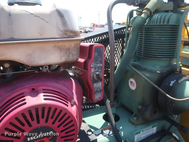 image for item HT9566 2014 Chevrolet Silverado 3500HD  utility bed pickup truck