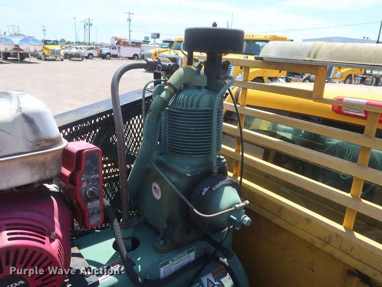 image for item HT9566 2014 Chevrolet Silverado 3500HD  utility bed pickup truck