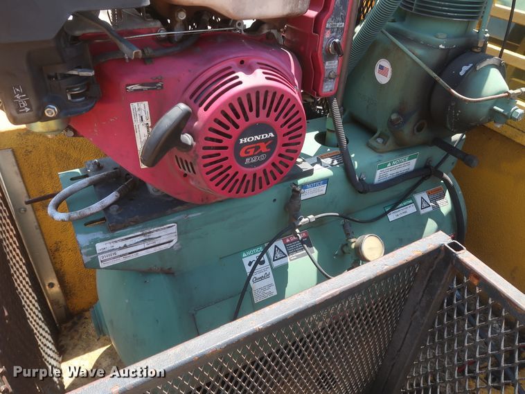 image for item HT9566 2014 Chevrolet Silverado 3500HD  utility bed pickup truck