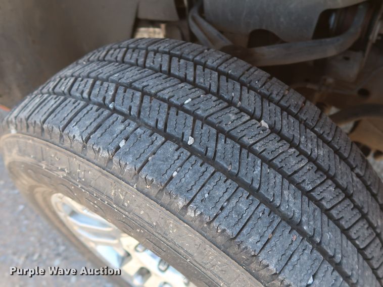 image for item HT9566 2014 Chevrolet Silverado 3500HD  utility bed pickup truck